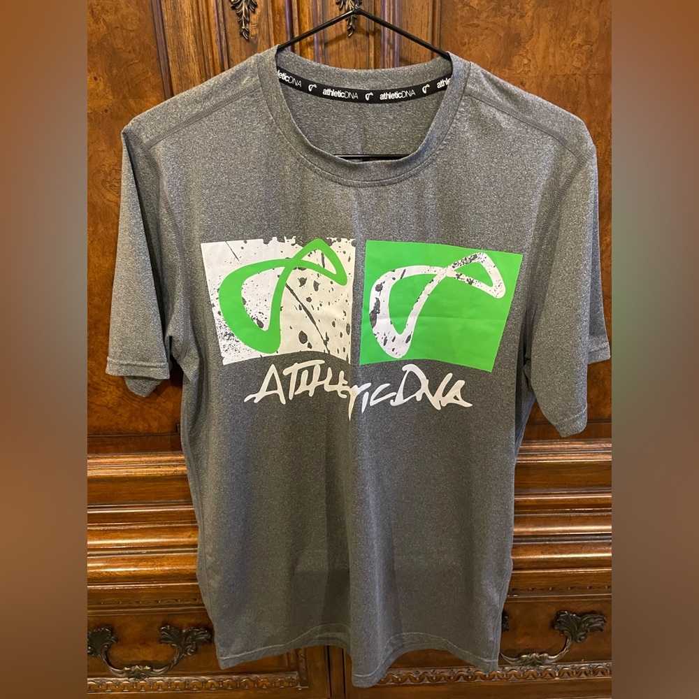 Men’s size small Athletic DNA performance tee.  Great condition